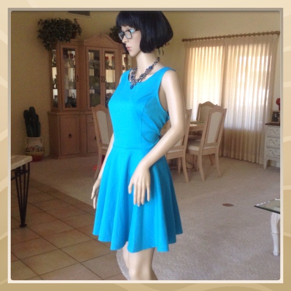 🎀 Clearance Fit&Fkare Ponte Dress by Guess - Picture 3 of 4